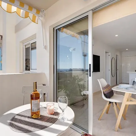 Apto Svezda El Dorado 아로나